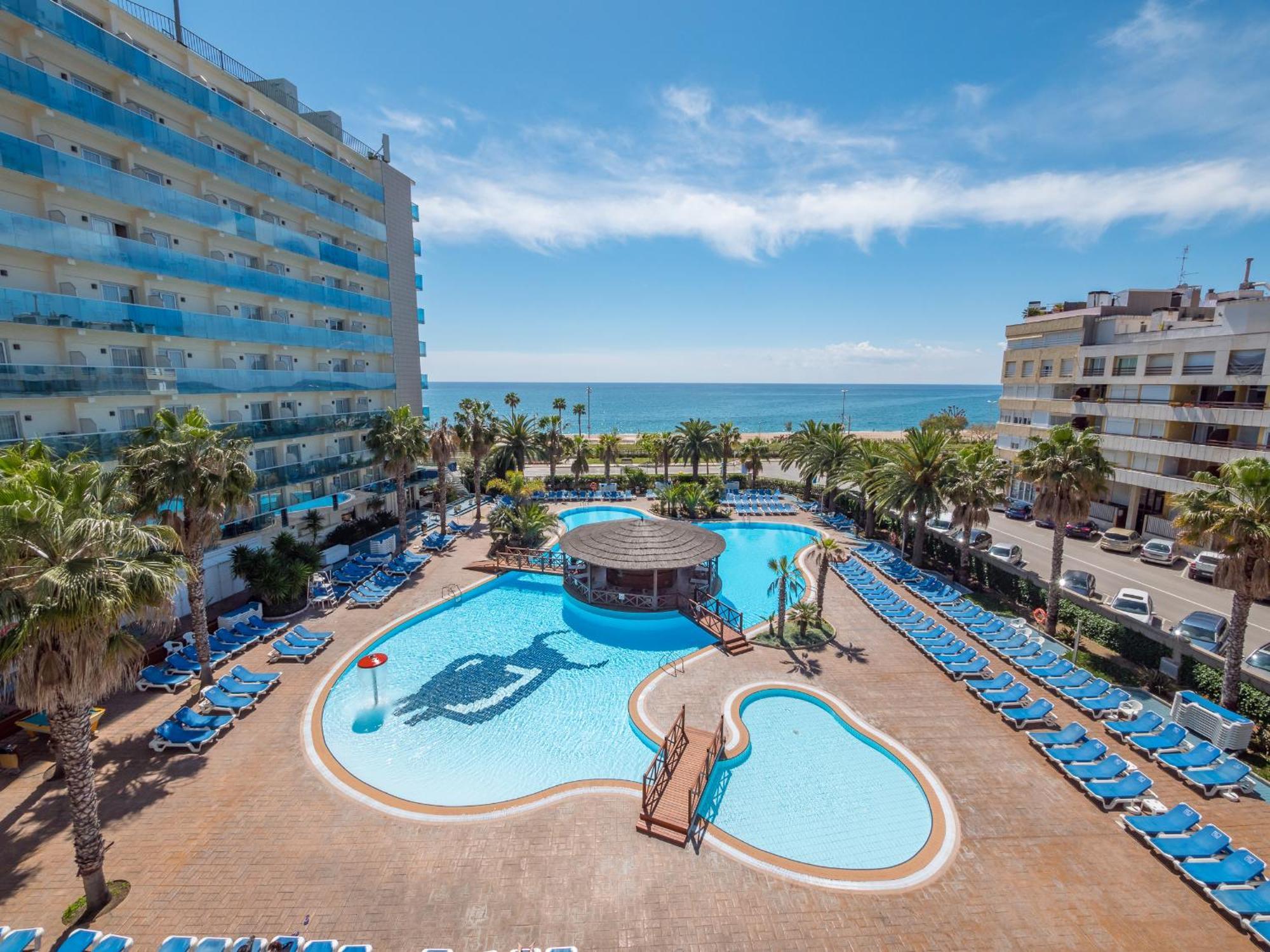 Comfort Family Room pool view