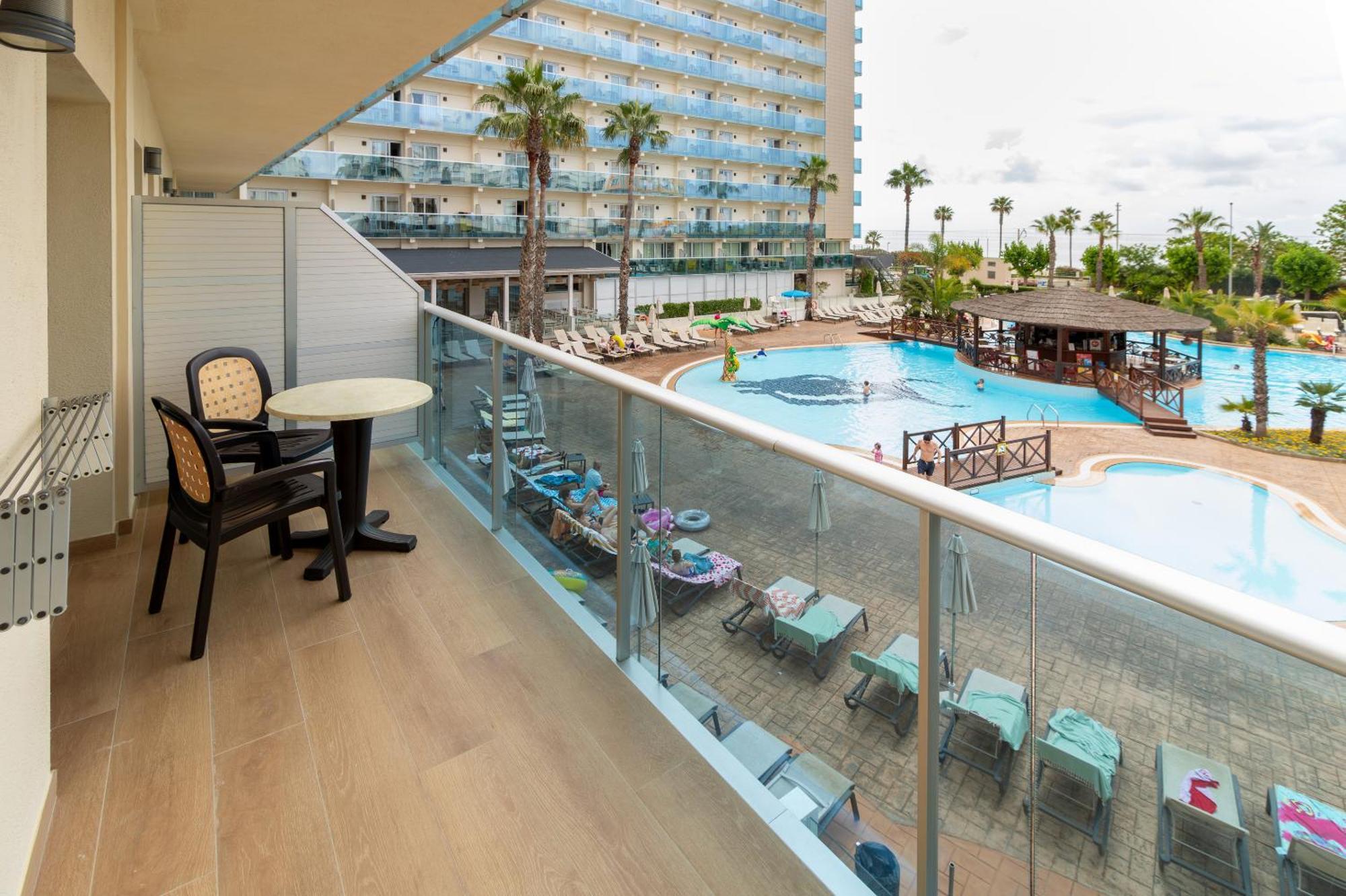 Comfort Family Room pool view